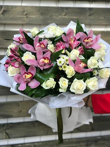 Букет цветов из: Розы и Хризантемы в Скоропусковском