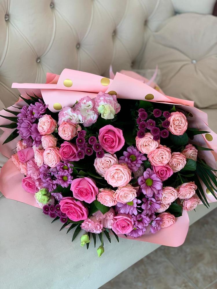 Букет цветов из: Хризантемы, Розы и Лизиантусы в Скоропусковском