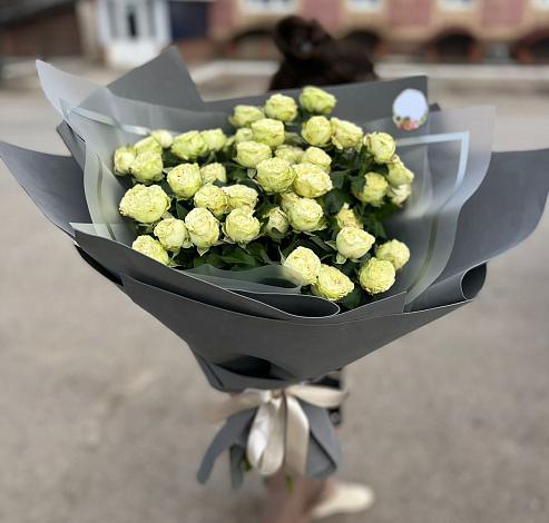 Букет Белые кустовые розы Солинеро в Скоропусковском