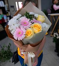 Букет цветов из:  Герберы, Розы и Хризантемы в Скоропусковском