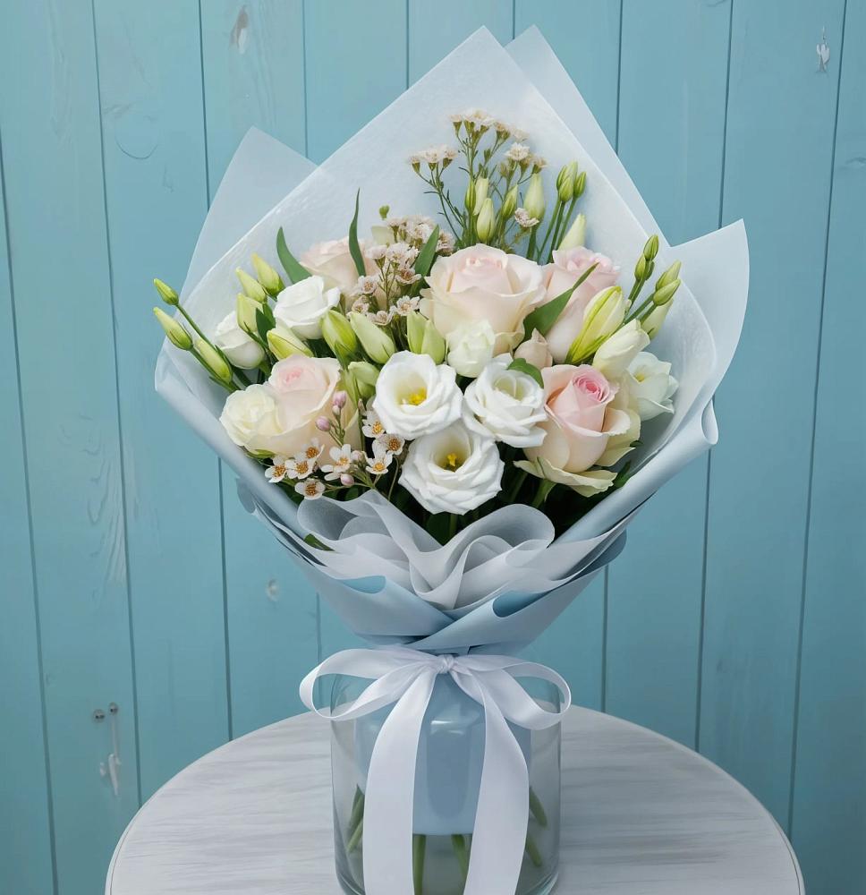 Букет цветов из: Розы и Лизиантусы в Скоропусковском