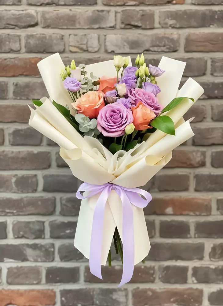 Букет цветов из: Лизиантусы и Розы в Скоропусковском