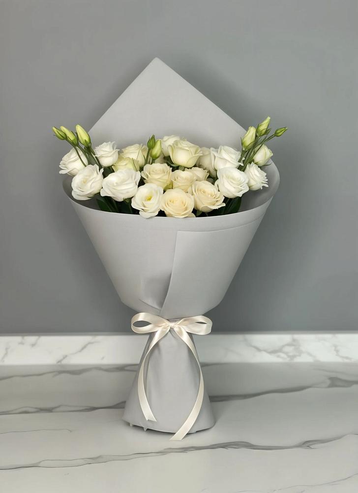 Букет цветов из: Розы и Лизиантусы в Скоропусковском