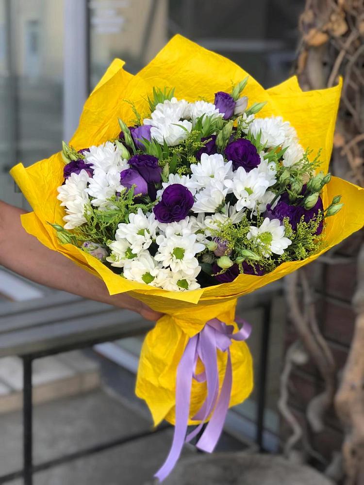 Букет цветов из: Ирисы, Хризантемы и Ромашки в Скоропусковском