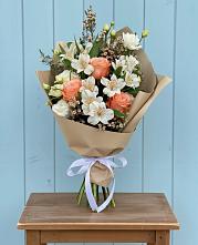 Букет цветов из:  Альстромерии, Лизиантусы, Розы и Хризантемы в Скоропусковском