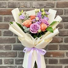 Букет цветов из:  Лизиантусы и Розы в Скоропусковском