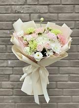 Букет цветов из:  Гвоздики, Розы, Лизиантусы и Хризантемы в Скоропусковском