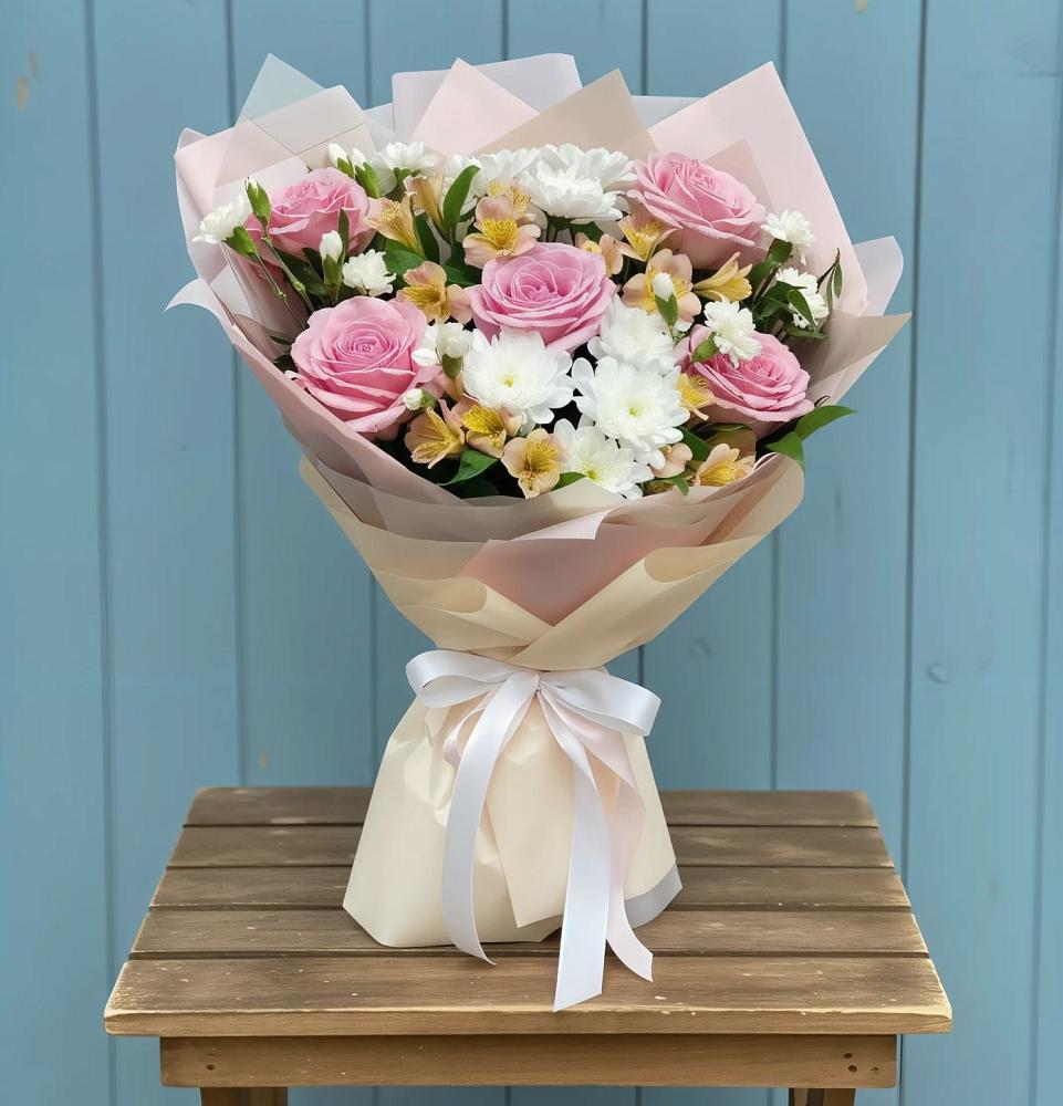 Букет цветов из: Гвоздики, Орхидеи и Розы в Скоропусковском