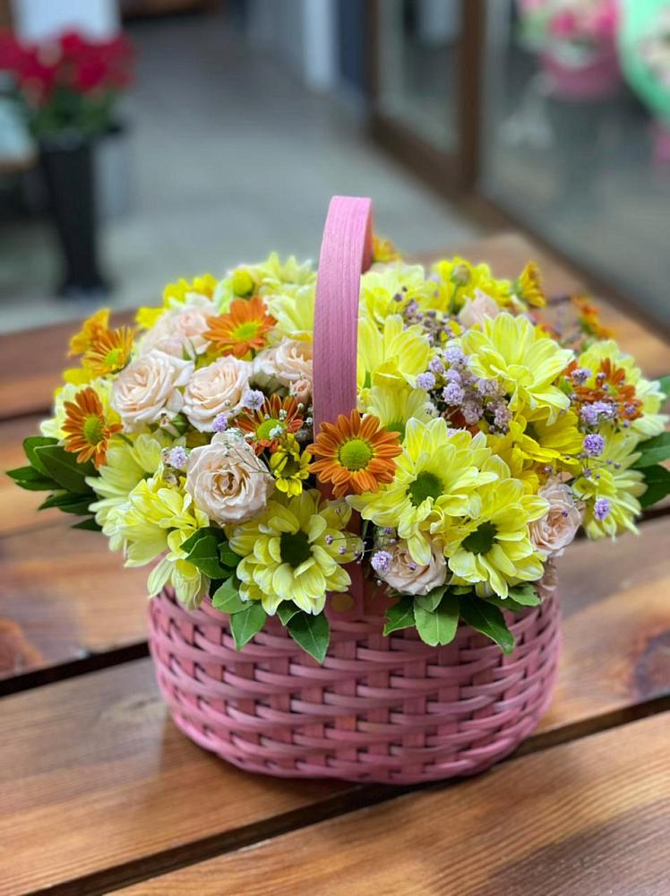 Цветочная композиция из Хризантемы и Розы в корзине в Скоропусковском