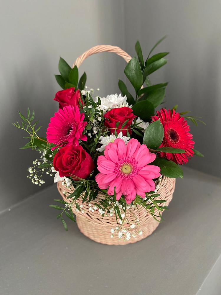 Цветочная композиция из Розы, Хризантемы и Герберы в корзине в Скоропусковском